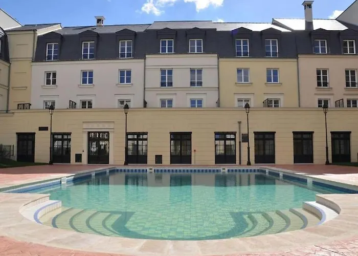 Disneyland Deluxe Flat, Outside Pool, Climatisation, 1 Min To Disney Parks