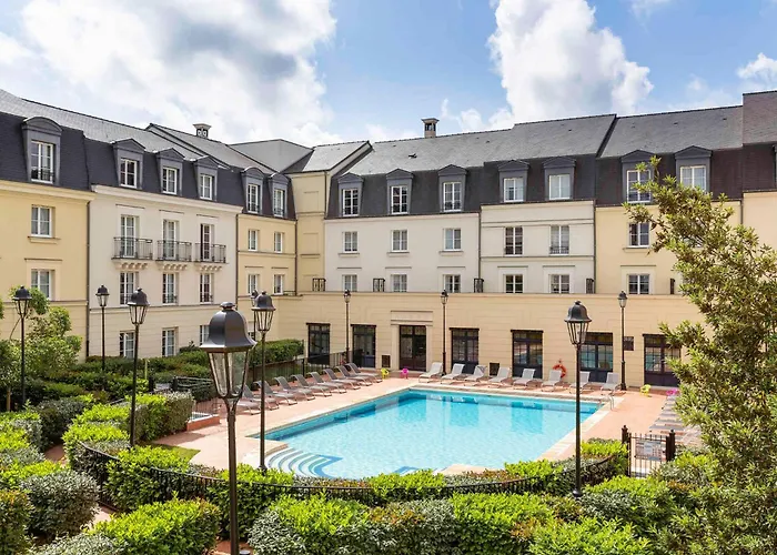 Disneyland Deluxe Flat, Outside Pool, Climatisation, 1 Min To Disney Parks