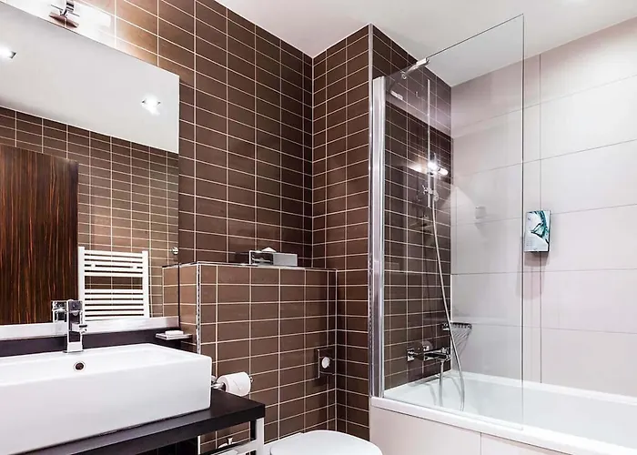 Disneyland Deluxe Flat, Outside Pool, Climatisation, 1 Min To Disney Parks