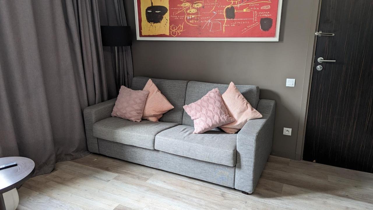 Disneyland Deluxe Flat, Outside Pool, Climatisation, 1 Min To Parks Serris