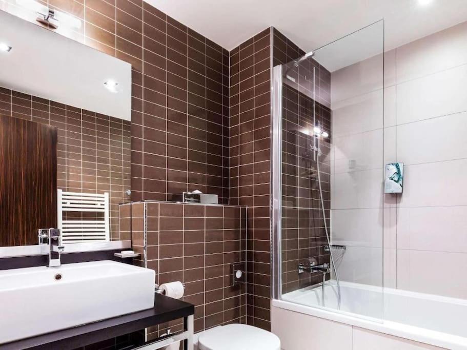 Apartment Disneyland Deluxe Flat, Outside Pool, Climatisation, 1 Min To Parks