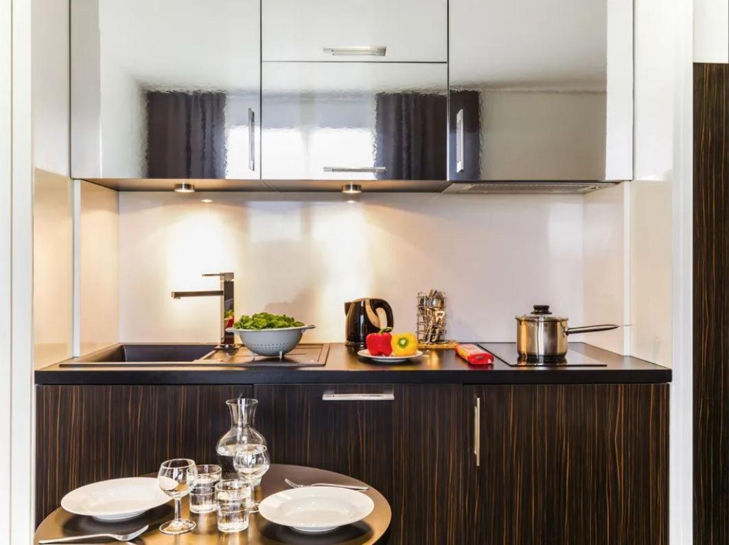 Disneyland Deluxe Flat, Outside Pool, Climatisation, 1 Min To Parks Apartment *