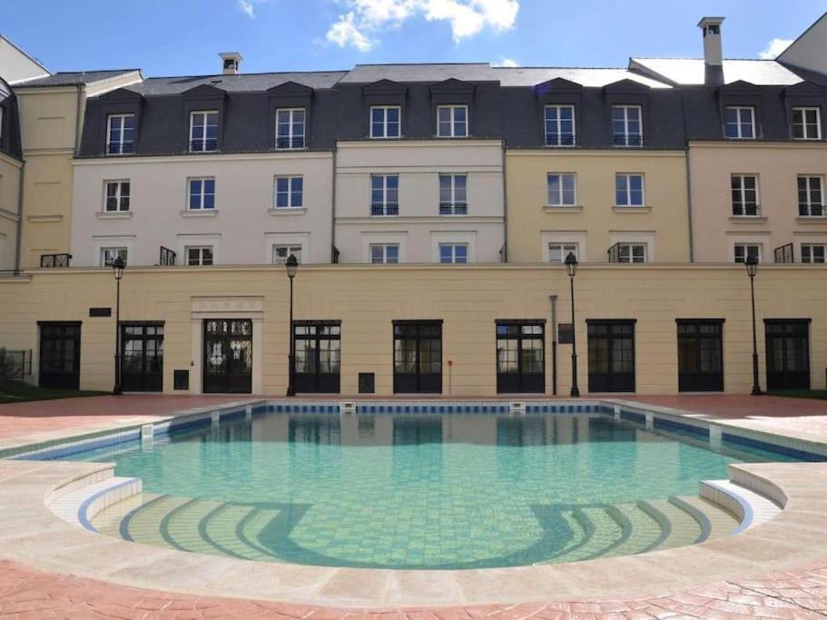 Apartment Disneyland Deluxe Flat, Outside Pool, Climatisation, 1 Min To Parks *
