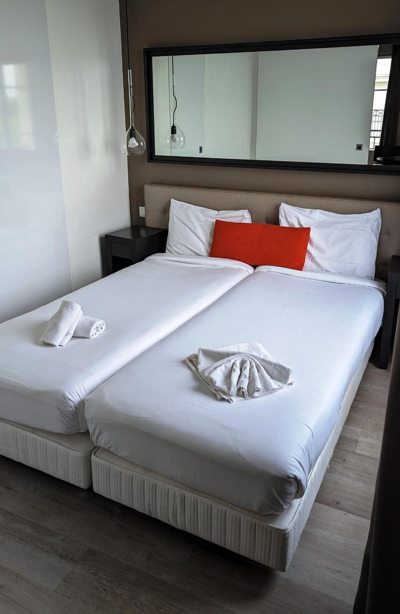 Disneyland Deluxe Flat, Outside Pool, Climatisation, 1 Min To Parks Apartment