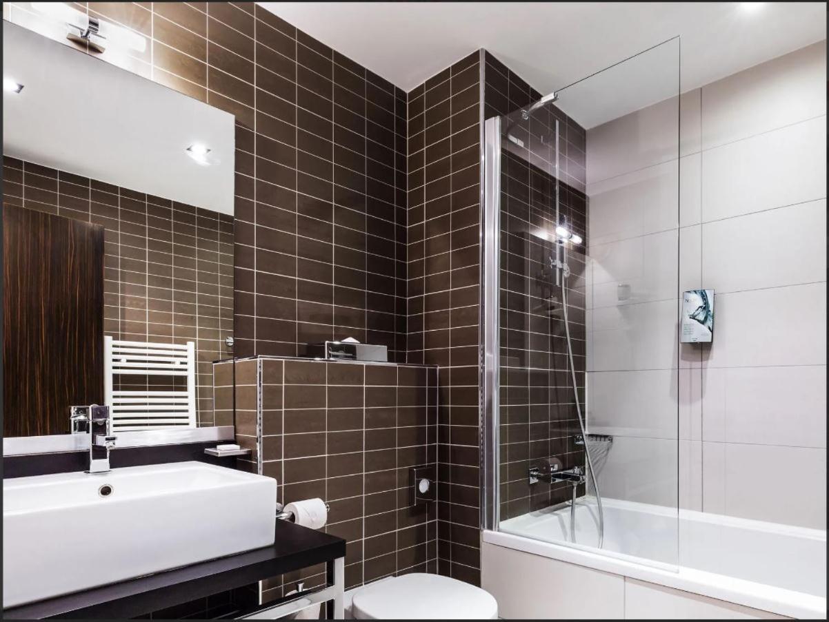 Disneyland Deluxe Flat, Outside Pool, Climatisation, 1 Min To Parks Serris