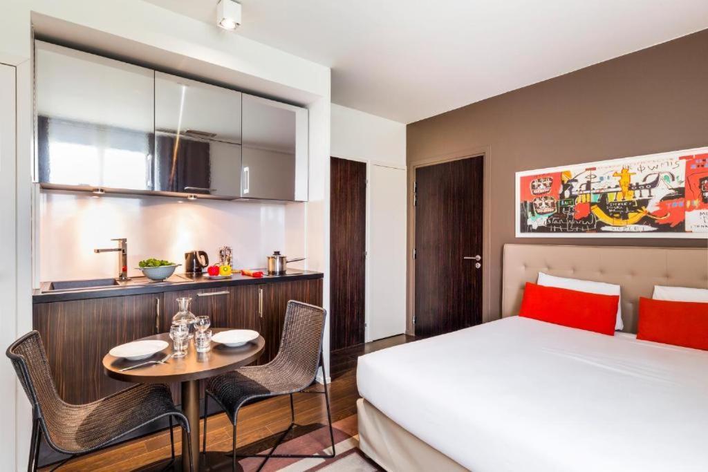 Disneyland Deluxe Flat, Outside Pool, Climatisation, 1 Min To Parks Appartamento