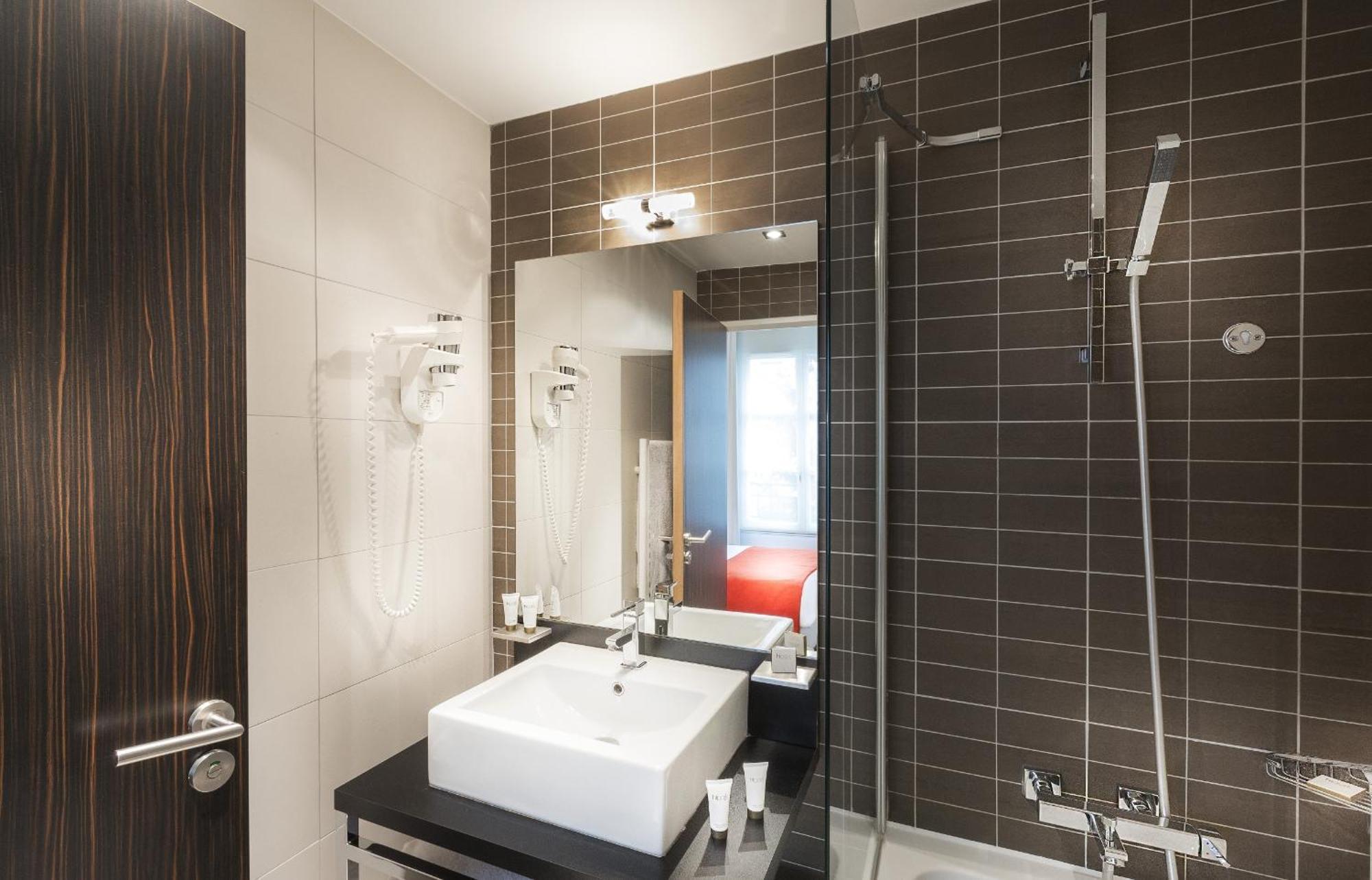 Disneyland Deluxe Flat, Outside Pool, Climatisation, 1 Min To Parks Apartment *